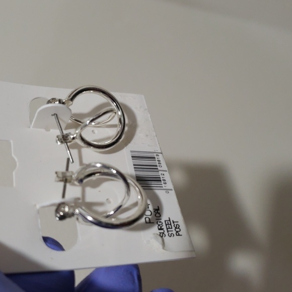 Women's Stylish Polished Silver-tone Double Hoops Design Earrings, 0.75-inch - Picture 4 of 4